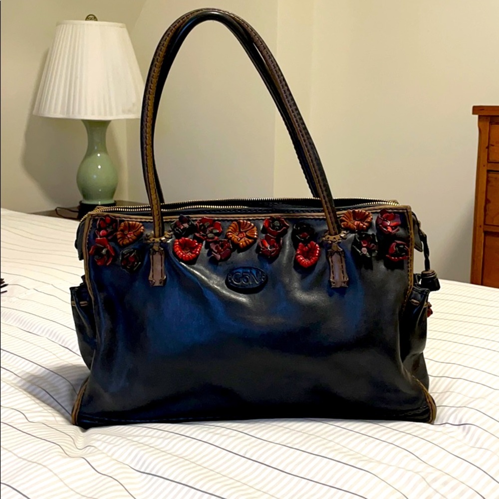 Completely handcrafted 100% leather GōN handbag